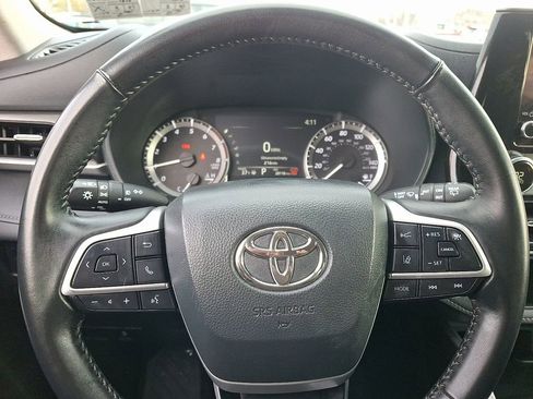 Used 2024 Toyota Highlander LE image 19