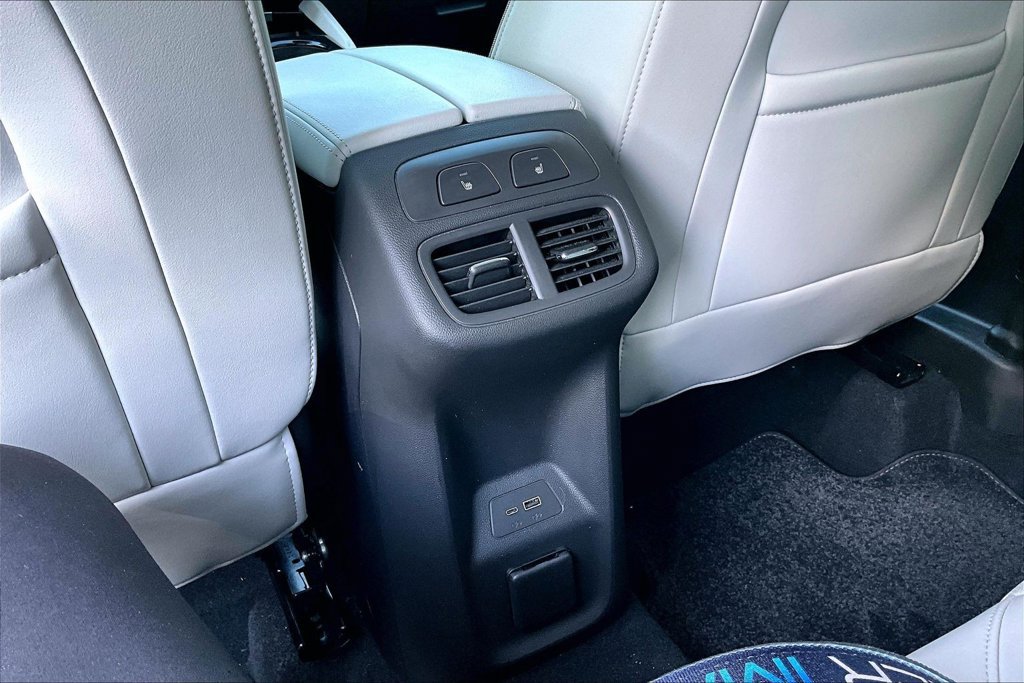 Used 2024 Buick Envision Avenir AWD/4WD image 32