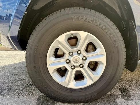 Used 2021 Toyota 4Runner SR5 AWD/4WD image 8