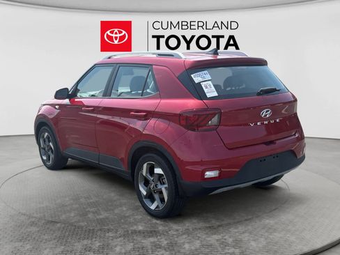 Used 2022 Hyundai Venue Limited FWD image 3