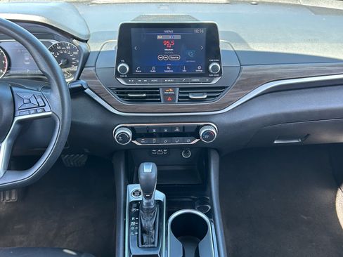 Used 2024 Nissan Altima 2.5 SV FWD image 16