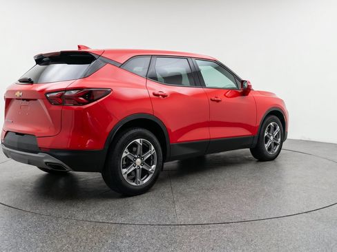 Used 2025 Chevrolet Blazer LT FWD image 9