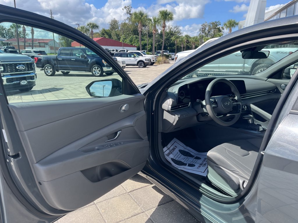 Used 2024 Hyundai Elantra SEL FWD image 10