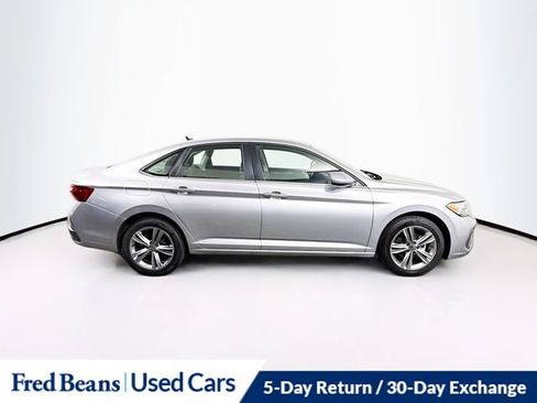 Used 2024 Volkswagen Jetta SE FWD image 11