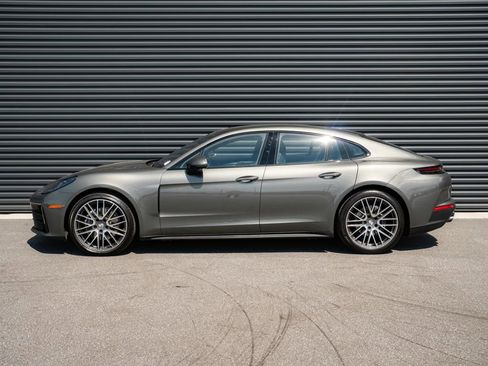 Certified 2025 Porsche Panamera 4 image 2