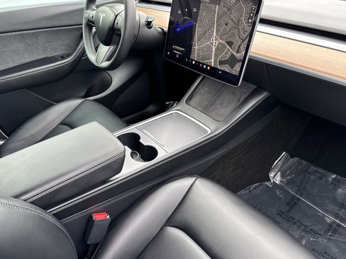 Used 2021 Tesla Model Y Performance image 30