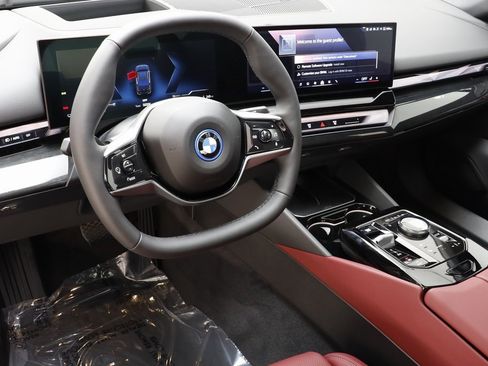 New 2025 BMW i5 xDrive40 w/ Premium Package image 7