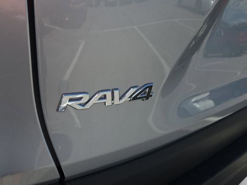 Used 2025 Toyota RAV4 XLE FWD image 5
