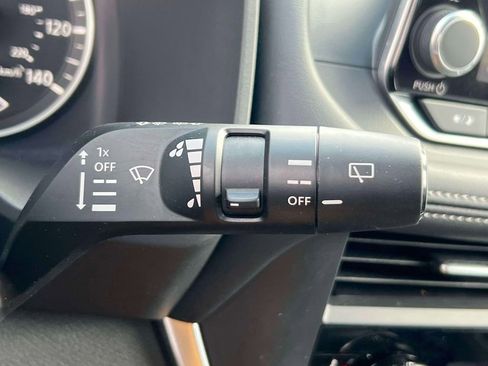 Used 2025 Nissan Rogue SV w/ SV Premium Package FWD image 25