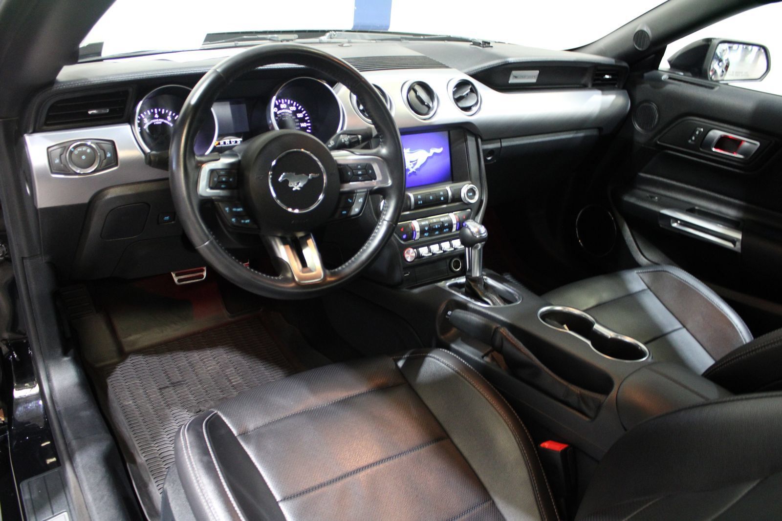 Used 2022 Ford Mustang Premium RWD image 17