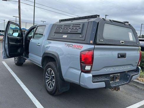 Used 2018 Toyota Tacoma TRD Off-Road image 4