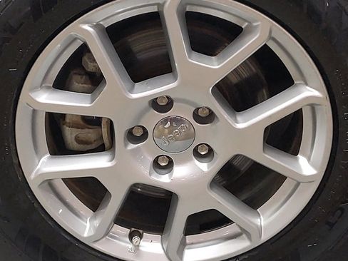 Used 2021 Jeep Renegade Latitude FWD image 31