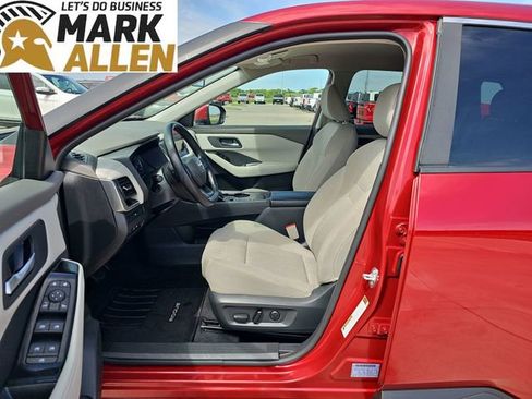 Used 2025 Nissan Rogue SV FWD image 18