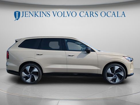 New 2025 Volvo EX90 Ultra image 2