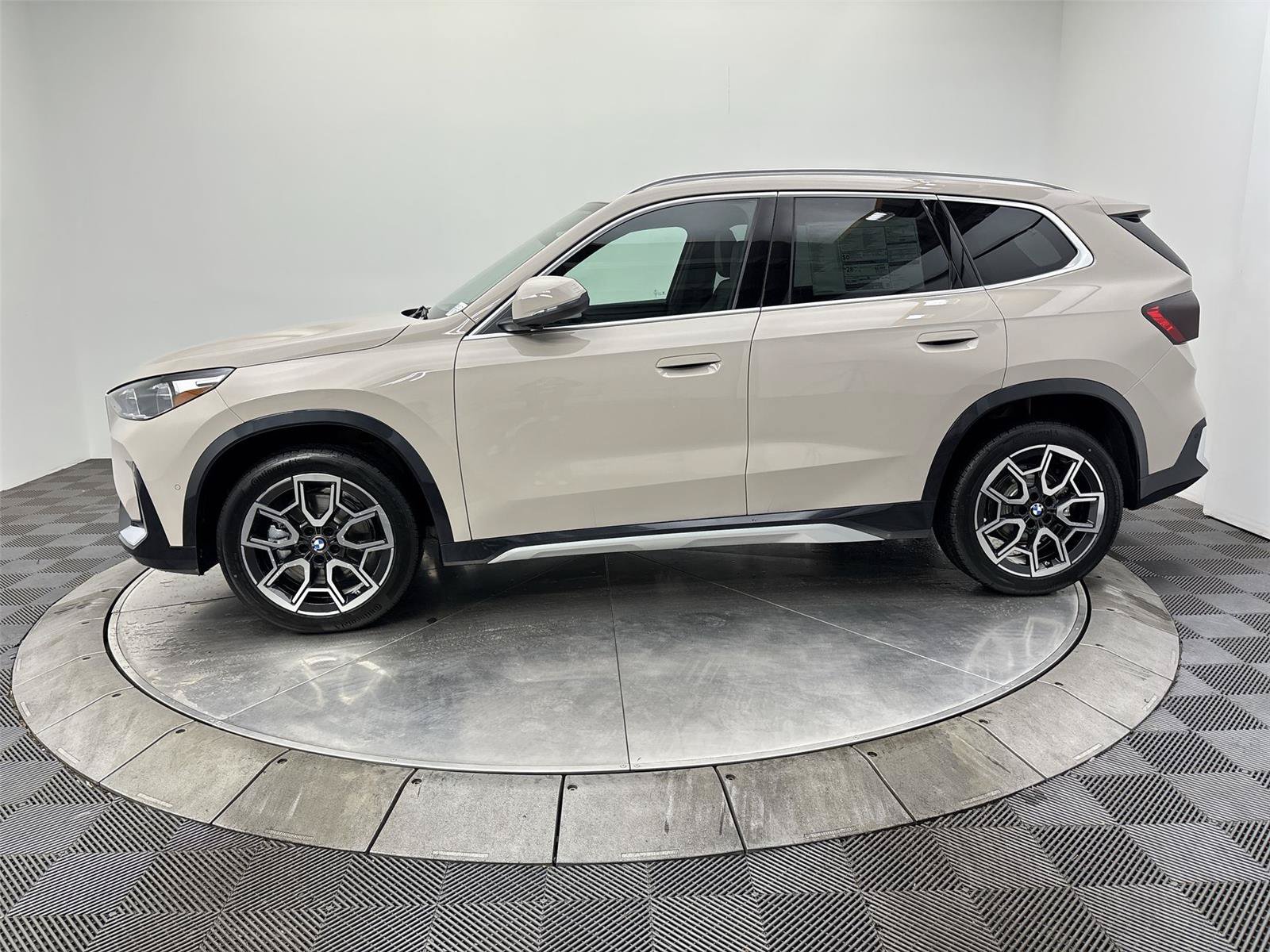 Used 2026 BMW X1 xDrive28i w/ Convenience Package AWD/4WD image 16
