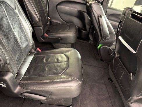 Used 2020 Chrysler Pacifica Touring-L AWD/4WD image 20