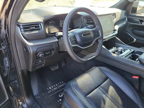 Used 2024 Jeep Wagoneer Series II w/ Flexible Seating Group AWD/4WD image 18