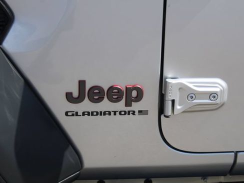 Used 2023 Jeep Gladiator Rubicon w/ Trailer Tow Package AWD/4WD image 8