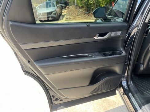 Used 2024 Hyundai Palisade Limited FWD image 13