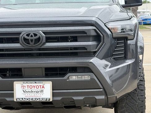 Used 2025 Toyota Tacoma TRD Sport AWD/4WD image 8
