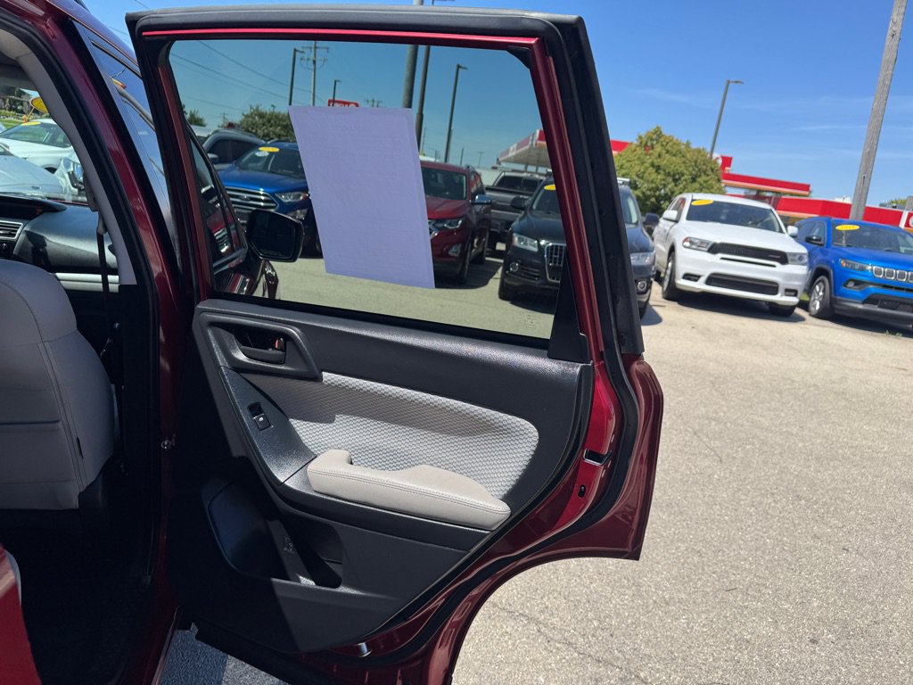 Used 2018 Subaru Forester 2.5i Premium w/ All-Weather Package AWD/4WD image 17