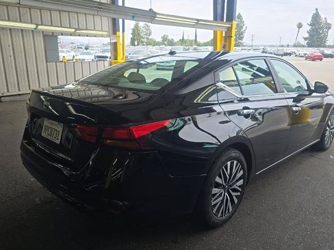 Used 2025 Nissan Altima 2.5 SV FWD image 4
