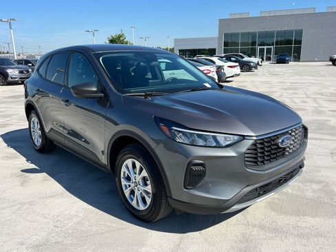 Used 2025 Ford Escape Active AWD/4WD image 3