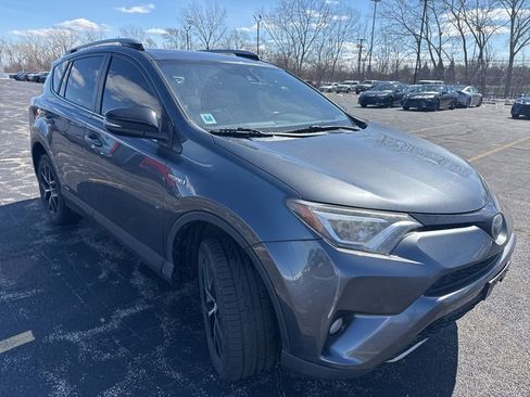 Used 2017 Toyota RAV4 SE image 6