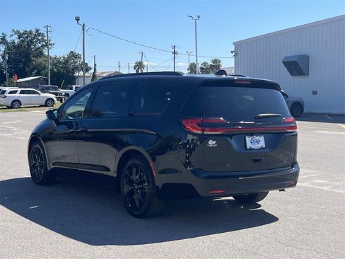 New 2026 Chrysler Pacifica Select w/ S Appearance Package image 3