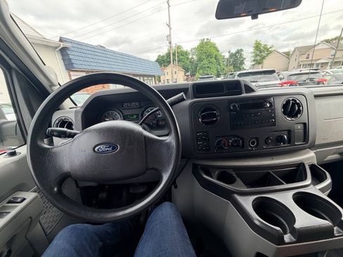 Used 2014 Ford E-250 and Econoline 250 Extended w/ Power Group RWD image 6