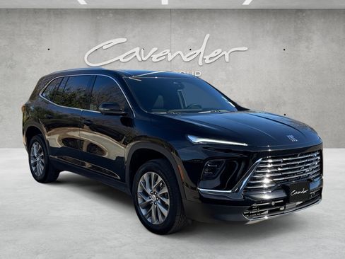 Used 2025 Buick Enclave Preferred w/ Power Package image 2