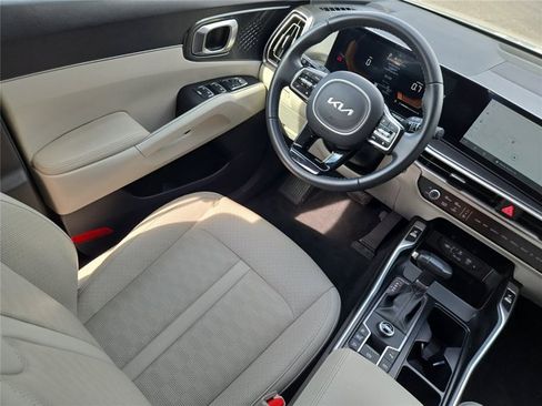 Certified 2025 Kia Sorento S FWD image 39