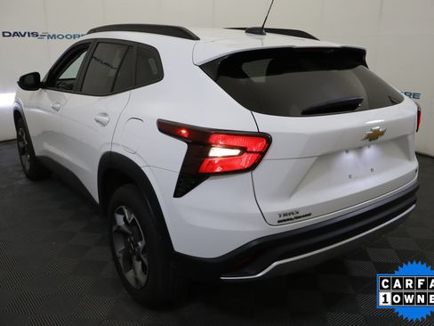 Used 2025 Chevrolet Trax LT FWD image 10