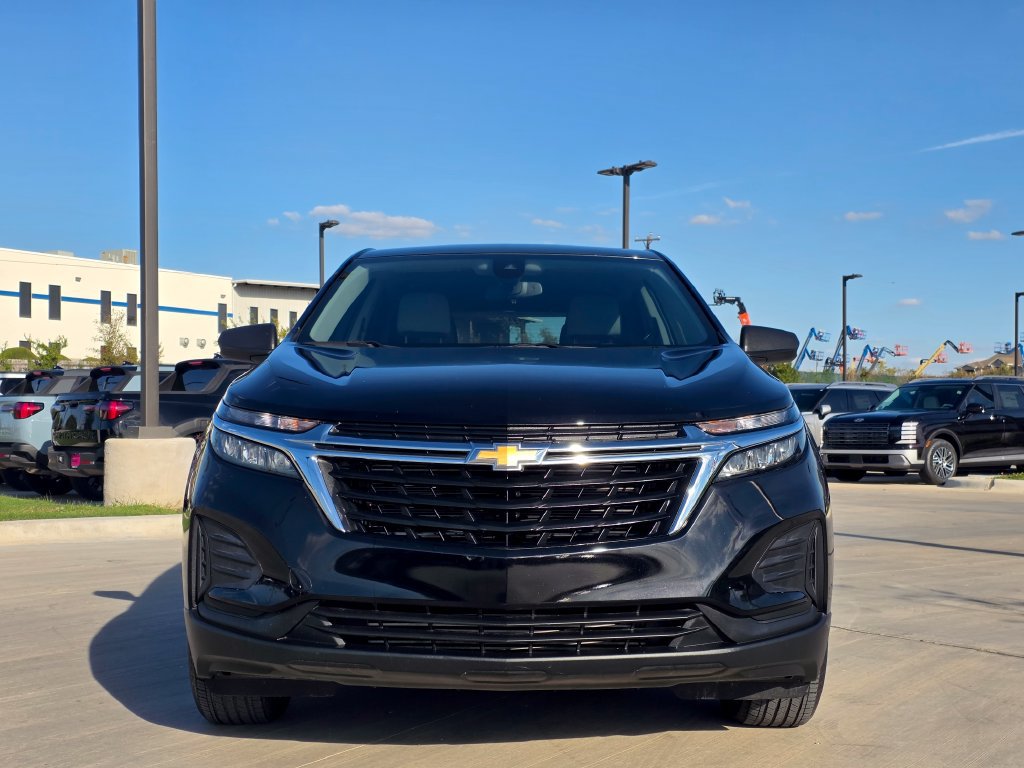 Used 2023 Chevrolet Equinox LS FWD image 2