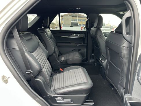 New 2026 Ford Explorer ST-Line w/ ST-Line Street Pack image 18