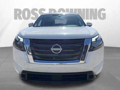 Used 2024 Nissan Pathfinder SV FWD image 2