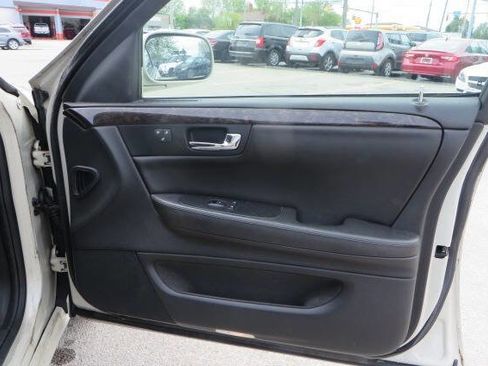 Used 2010 Cadillac DTS Luxury FWD image 10