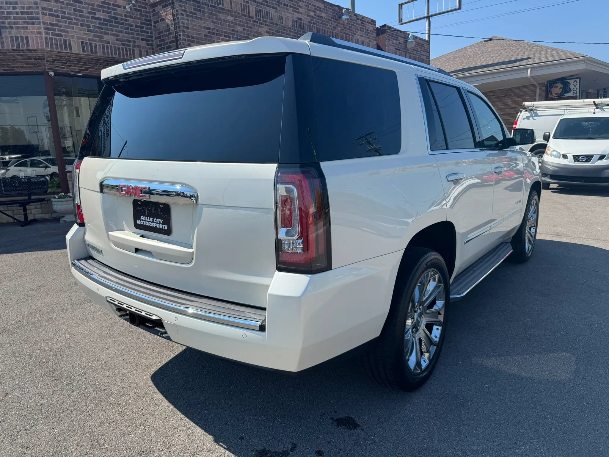 Used 2015 GMC Yukon Denali w/ Touring Package AWD/4WD image 15