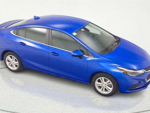 Used 2017 Chevrolet Cruze LT image 5