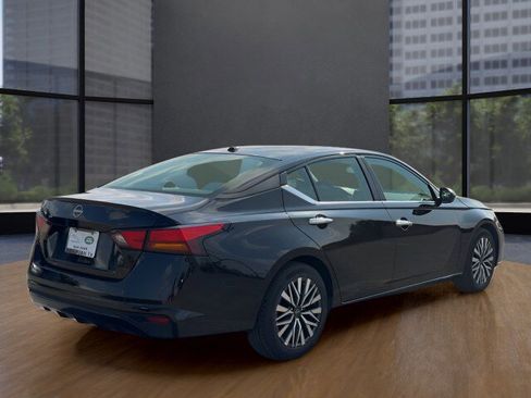 Used 2025 Nissan Altima 2.5 SV image 5
