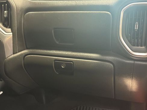 Used 2022 Chevrolet Silverado 1500 LT AWD/4WD image 8