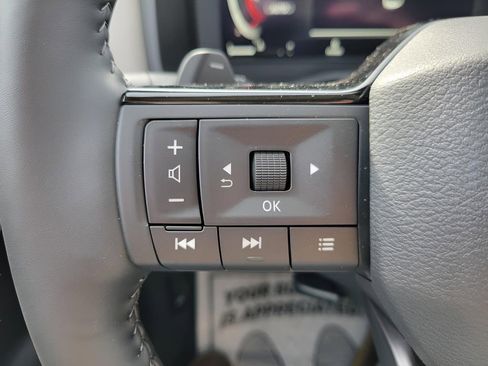 Used 2025 Nissan Rogue SL image 18