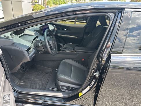 Used 2024 Toyota Prius Limited w/ Limited Premium Package image 5