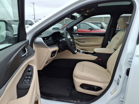 New 2026 Jeep Grand Cherokee Limited AWD/4WD image 7