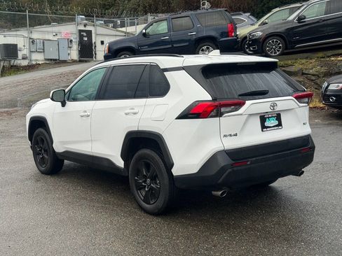 Used 2022 Toyota RAV4 XLE image 4