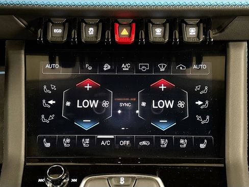 Used 2025 Lamborghini Urus S AWD/4WD image 18