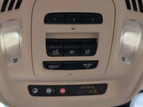 Used 2021 Buick Envision Avenir w/ Technology Package II image 18