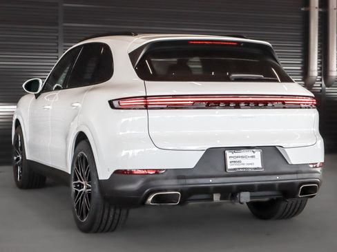 Certified 2024 Porsche Cayenne image 3