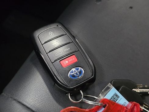 Certified 2021 Toyota Venza XLE AWD/4WD image 32