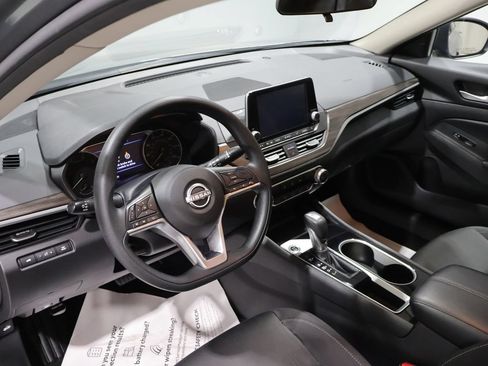 Used 2024 Nissan Altima 2.5 SV FWD image 14